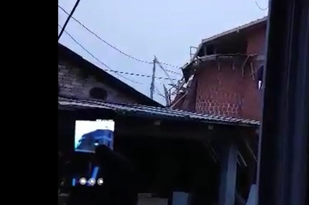 EKSKLUZIVNO: Ovako je bager rušio molitveni dom u Zemun Polju, vernici OČAJNI gledali akciju (VIDEO)