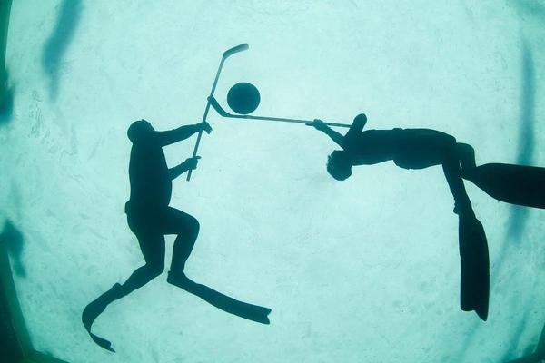 Podvodni hokej - gruba igra kojom ćete biti oduševljeni: Posle prvog treninga, najgore je ne pojaviti se na sledećem! (FOTO)