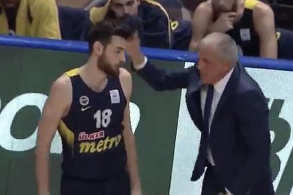 TEŠKU RUKU IMA ŽELJKO: Klinac na svojim leđima osetio Žocov bes! Bukvalno! (VIDEO)