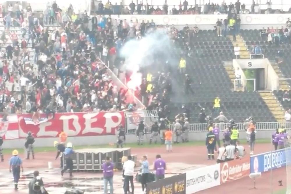 HULIGANSKI PIR U HUMSKOJ! Brutalna TUČA i NASILJE na istočnoj tribini! Navijači zasuli policiju bakljama! (VIDEO)