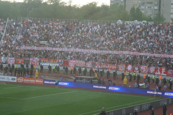 Dobro ćete se zamisliti... Da li imate predstavu šta znači ovaj transparent Delija? (FOTO)