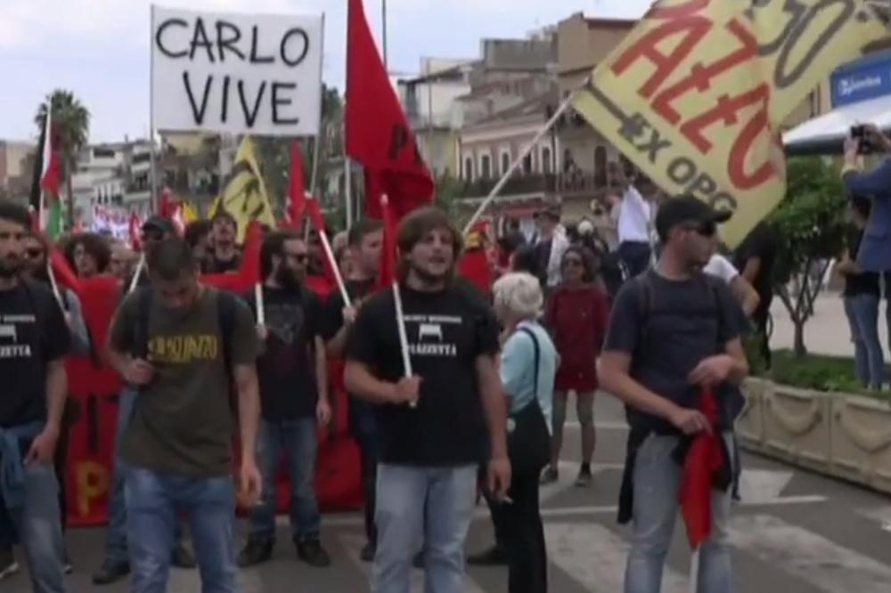 OKRŠAJ DEMONSTRANATA I POLICIJE POSLE SAMITA G7: Demonstranti poručili moćnicima - NE PLAŠIMO SE! (VIDEO)