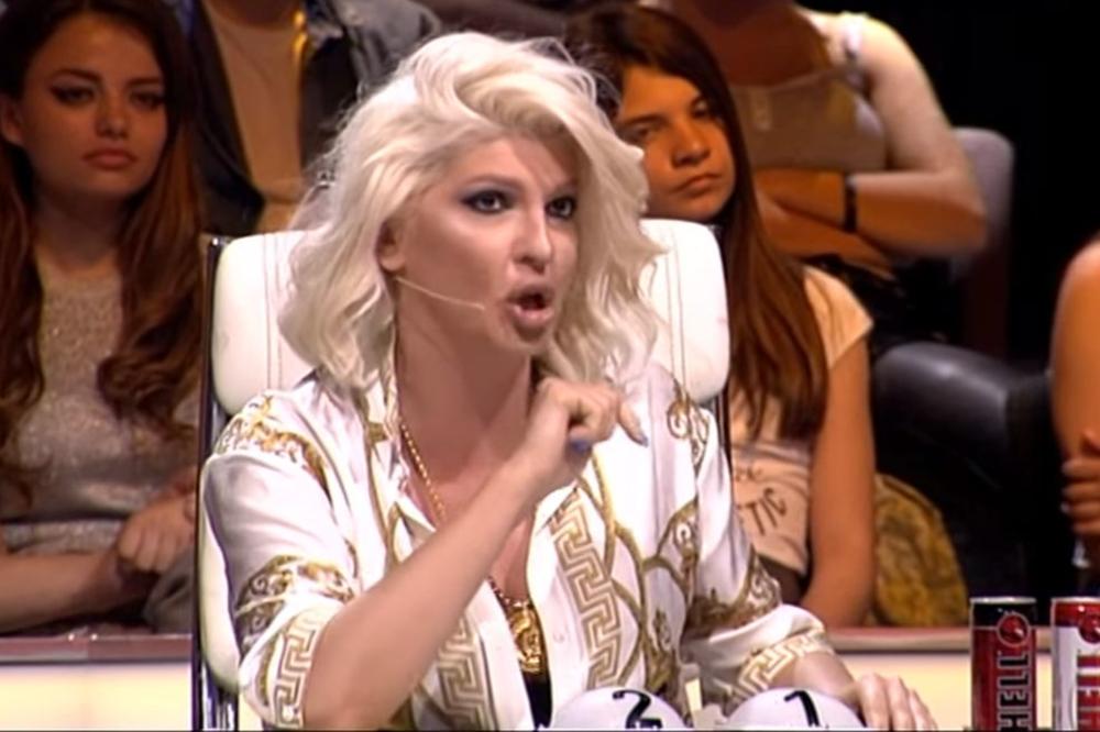 SRAM VAS BILO, POČELI STE KARIJERE PO KAFANAMA! PAO SREDNJI PRST, IZURLALA SE NA LIKASA I OSTALE, pa napustila ZG: JK doživela nervni slom! (VIDEO)