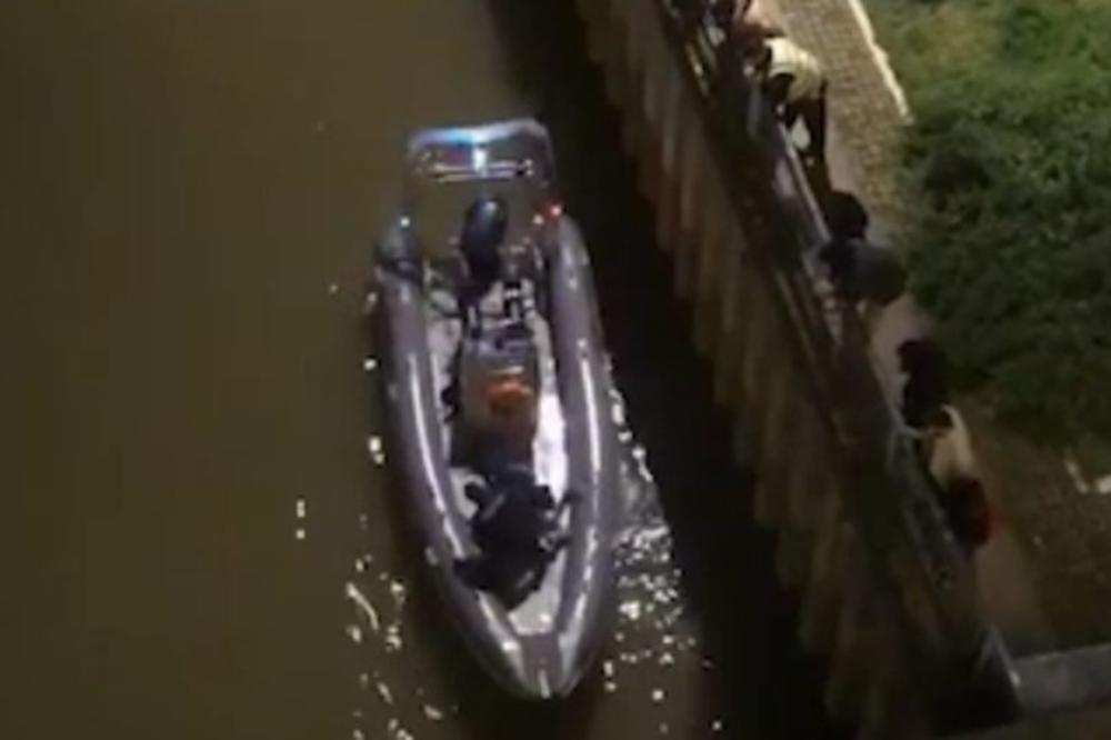 DEVOJKA BACILA TORBU I TELEFON, PA SKOČILA S BRANKOVOG MOSTA: Jeziva scena usred Beograda šokirala ljude! (VIDEO)