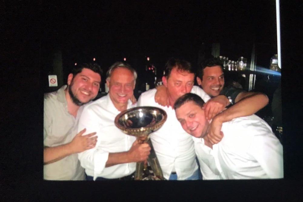 Vučelić, Vazura i Zečević GORELI U KAFANI! Uprava Partizana je duplu krunu slavila do ZORE! (FOTO)