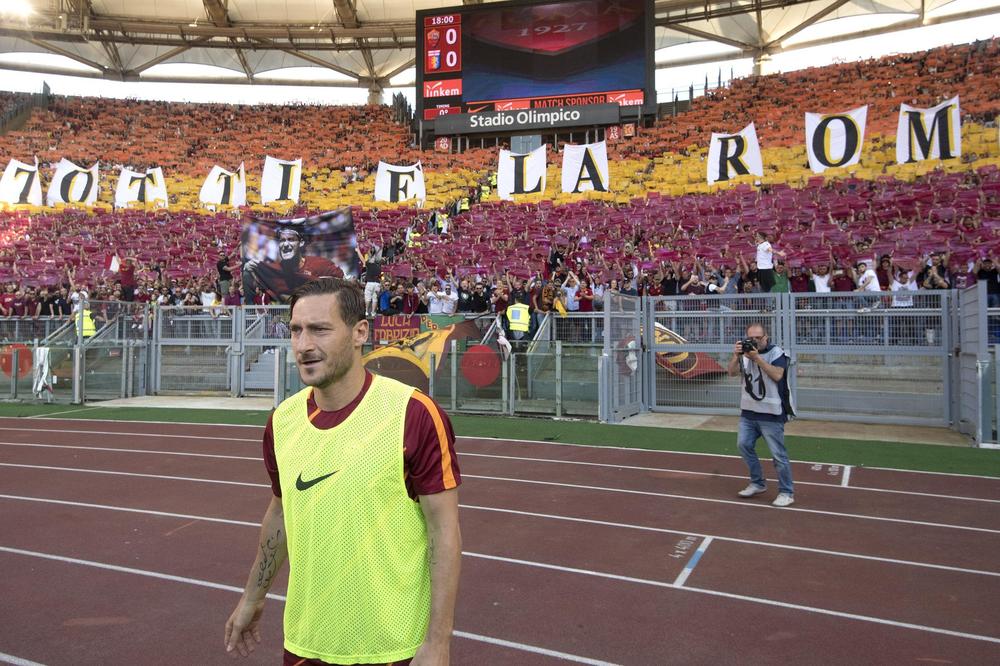 Rim je poplavljen suzama navijača Rome... Zbog Princa je na Olimpiku i beton zaplakao! (VIDEO)