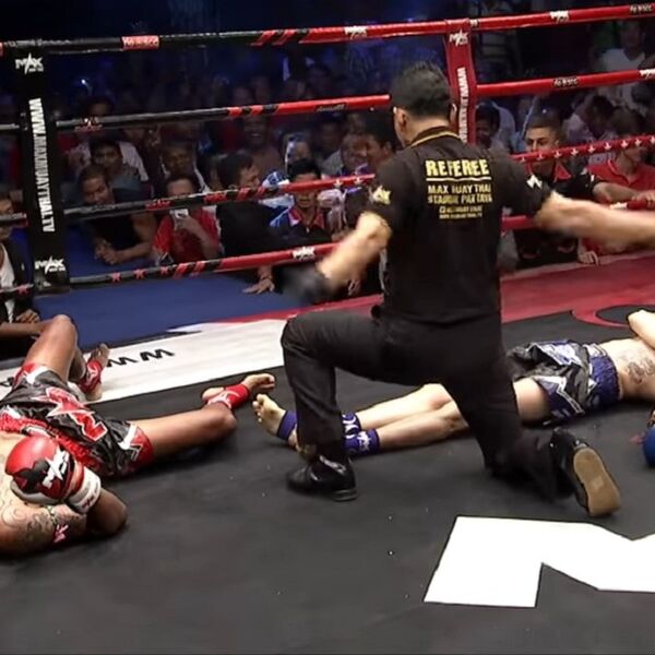 Nikad viđeno u istoriji boksa! Nokautirali jedan drugog u istoj stotinki! (VIDEO)