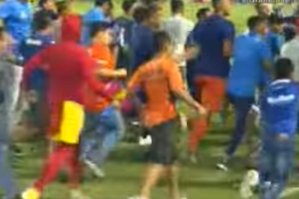 SRAMNA TRAGEDIJA! Najmanje pet osoba poginulo u stampedu navijača, a onda je oskrnavljeno sećanje na njih! (VIDEO)
