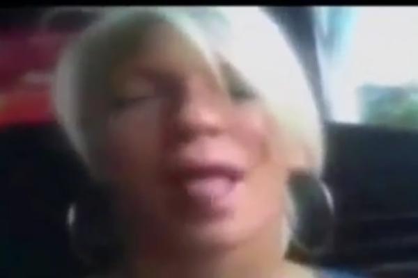 JK JE BRUTALNO IZVREĐALA ŠAKA ZBOG SNIMAKA! Izgleda da je zaboravila kakve snimke je ona pravila! (VIDEO)(18+)