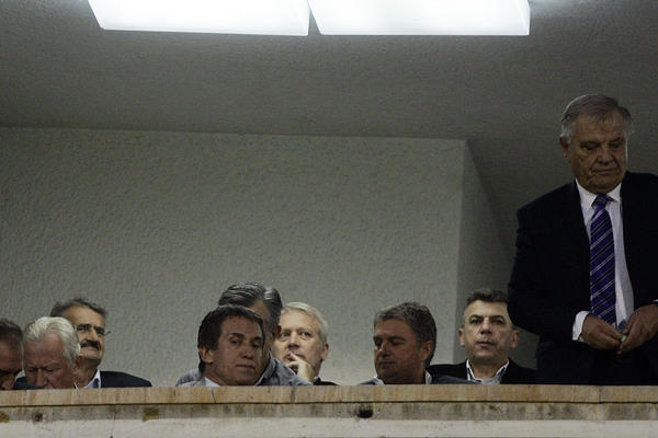 OVO JE SRAMOTA, ŽALOSNO JE ŠTO SAŠA ILIĆ I DALJE IGRA: Bivši predsednik crno-belih osuo paljbu po Partizanu posle užasnog početka sezone! (FOTO)
