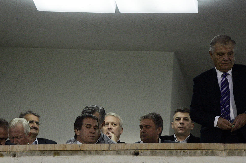 OVO JE SRAMOTA, ŽALOSNO JE ŠTO SAŠA ILIĆ I DALJE IGRA: Bivši predsednik crno-belih osuo paljbu po Partizanu posle užasnog početka sezone! (FOTO)