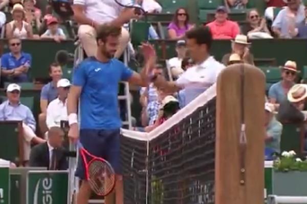 GOSPODIN! Novak Đoković je uvek bio džentlmen, ali ovog puta je nadmašio samog sebe! (VIDEO)