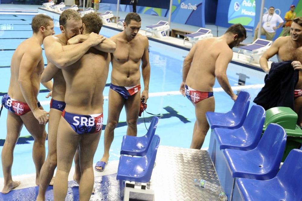 TEŠKA POVREDA SRPSKOG VATERPOLISTE: Naprsnuće na dva mesta, neće moći da brani zlato!