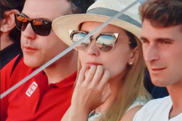 NIKAD KRAĆA HALJINA I TO U 6. MESECU TRUDNOĆE! Jelena Đoković na Novakovom meču u PROVOKATIVNOM izdanju? (FOTO)