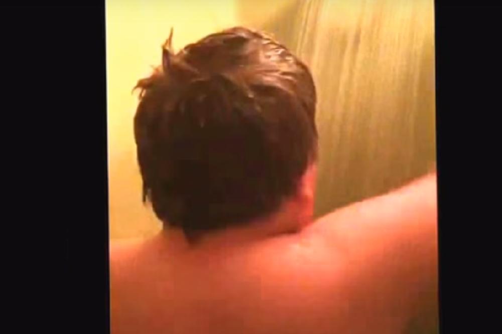 Otac ga je snimao pod tušem, a usledilo je nešto potpuno NEOČEKIVANO! Ovaj klinac je pobedio univerzum! (VIDEO)