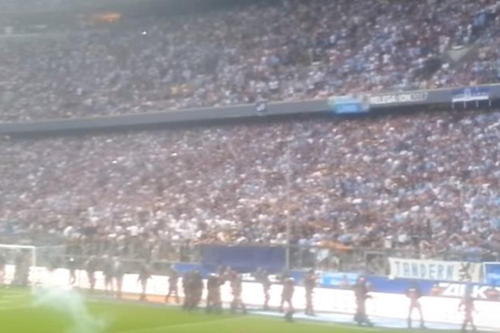 HULIGANSKI PIR U BAVARSKOJ: Navijači napali fudbalere Minhena zbog ispadanja u treću ligu! (VIDEO)