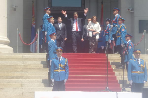 STIŽU ČESTITKE: Slavlje zbog Vučića i u Kosovskoj Mitrovici! (FOTO)
