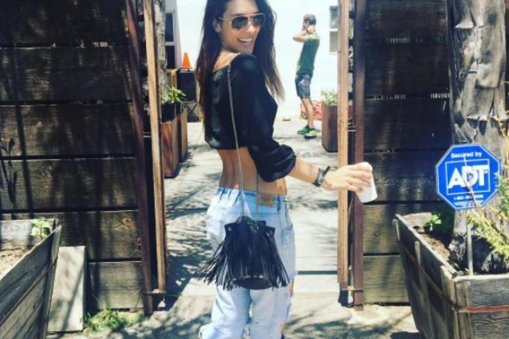 Srpska manekenka RAZBESNELA AMERE GOLIŠAVOM FOTKOM: Šta je sa ubijenim ljudima, zašto brišeš komentare? (FOTO)