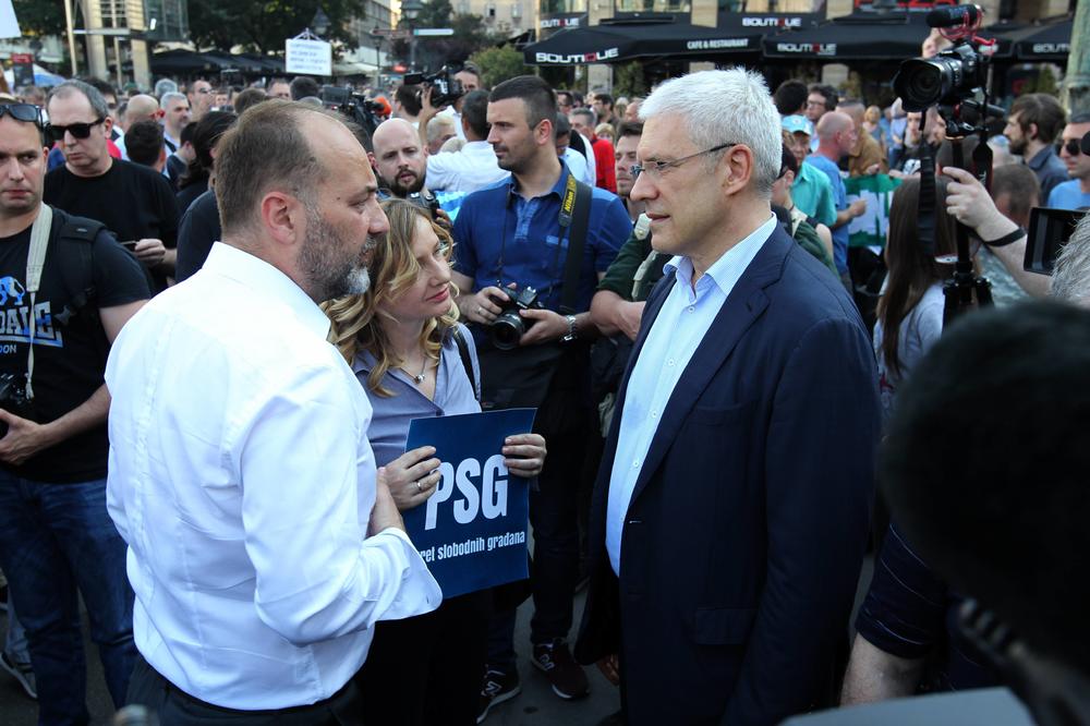 SRDAČNI ZAGRLJAJI JANKOVIĆA, TADIĆA I OBRADOVIĆA! Pogledajte fotke koje su postale HIT na društvenim mrežama! (FOTO)