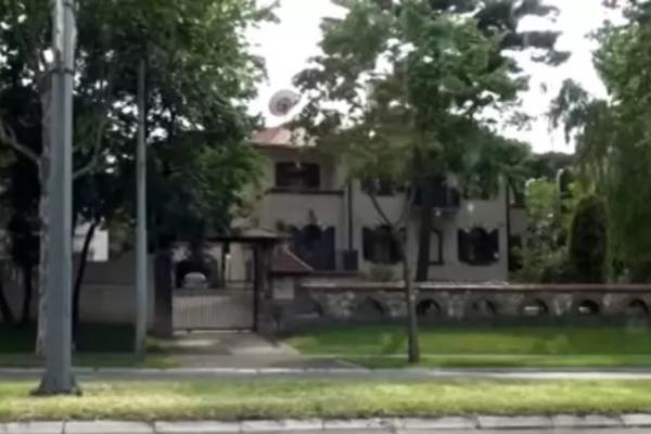 NIJE CECINA, NIJE BRENINA, ALI VREDI 2 MILIONA EVRA! Zavirite u luksuznu vilu naše pevačice! (VIDEO)