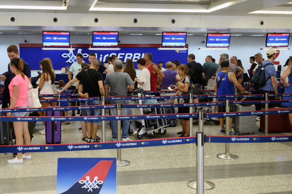 DETALJI HAPŠENJA PIJANOG MLADIĆA IZ HRVATSKE NA AERODROMU: Hteo da putuje u OVAJ GRAD, pa završio u PRITVORU!