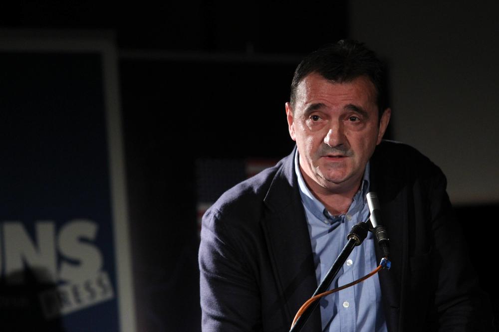 PRETIO SMRĆU SLAVIŠI LEKIĆU: Policija uhapsila čoveka koji je pozvao predsednika NUNS i rekao mu da će da ga UBIJE!