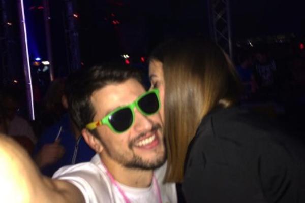 VIŠE SE NE KRIJU: Viktor Savić i glumica nikad zaljubljeniji, na Umagu uživaju u ljubavi! (FOTO)