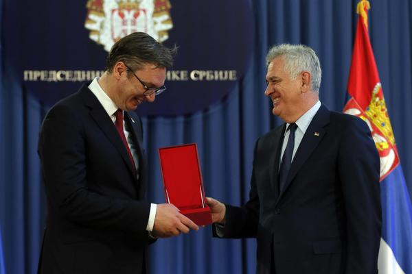 TOMA JE IZBACIO, A ON VRATIO: Čim je ušao u zgradu predsedništva, VUČIĆ JE NAPRAVIO VELIKU PROMENU!