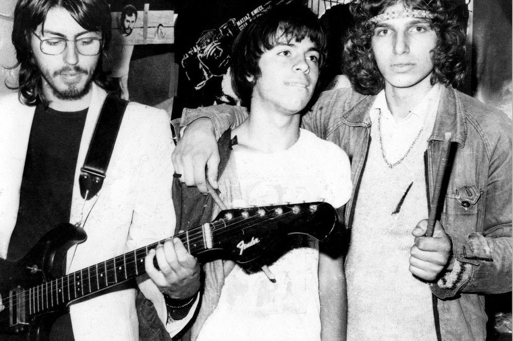 FESTIVAL POSVEĆEN JARANSTVU I RAHATLUKU! Dokumentarac o sastavu  Zabranjeno pušenje!