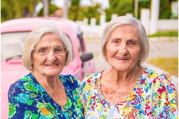 PROSLAVILE 100. ROĐENDAN: Bliznakinje su rastopile i najhladnija srca!