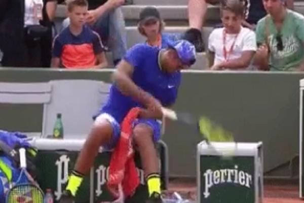 IZGUBIO KOMPAS! Pobesneli Nik Kirjos napravio skandalčinu na Rolan Garosu! (VIDEO)