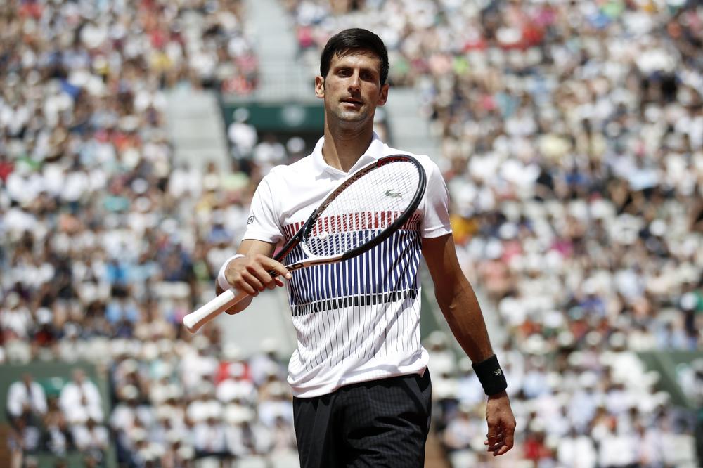 Đokovićevu opremu sa Rolan Garosa možete kupiti u centru Beograda! Cena je BEZOBRAZNO VELIKA i za imućne Srbe! (FOTO)