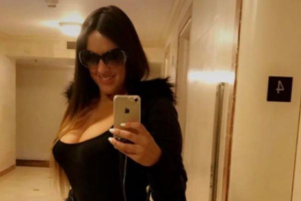 NJENE GRUDI SU REKLE SVOJE: Na bujnom poprsju je napisala krajnji rezultat finala LŠ! Možda vam donese pare na kladži! (FOTO)