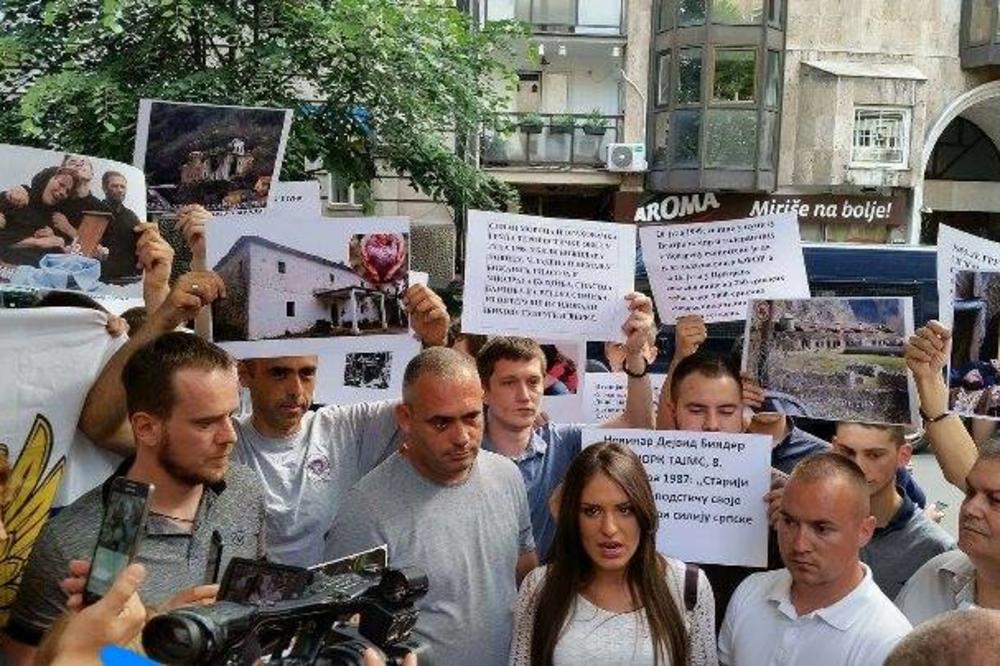 Nalepnice STRANI AGENTI, lepili Zavetnici?