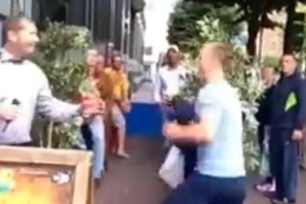 ZAKUCAO GA NA KVARNO PA OBOJICA NASRNULI NA NJEGA: Ono što im je on uradio pamtiće zauvek! (VIDEO)