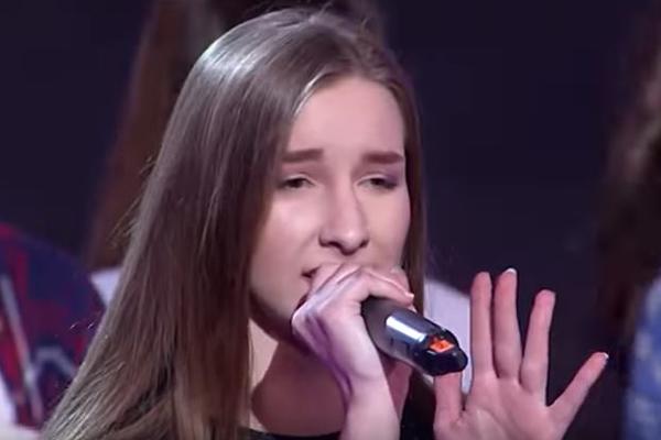 NI TREMA JE NIJE SPREČILA DA BRILJIRA: Petra raspametila sve u studiju kad je otpevala OVU pesmu! (VIDEO)