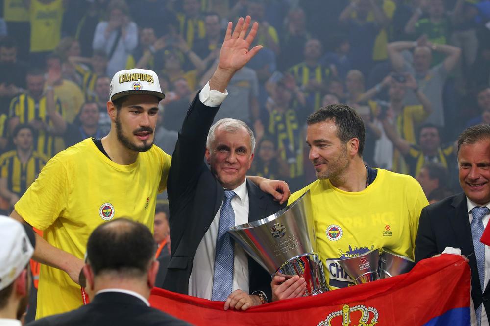 ODE U ISTANBUL: Prvi strani kapiten Partizana i ljubimac navijača potpisao za Fenerbahče! (FOTO)
