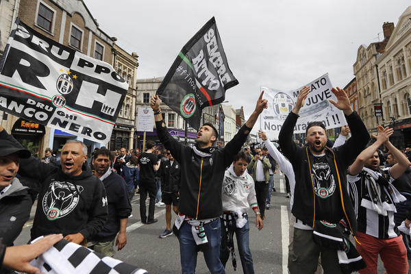 KARDIF JE CENTAR SVETA! Ludilo u Velsu, ne zna se koja je slika luđa! (GALERIJA)