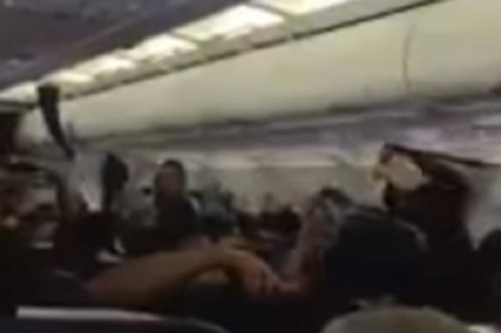 LUDNICA! Sve se treslo, navijači Juventusa umalo OBORILI AVION! (VIDEO)