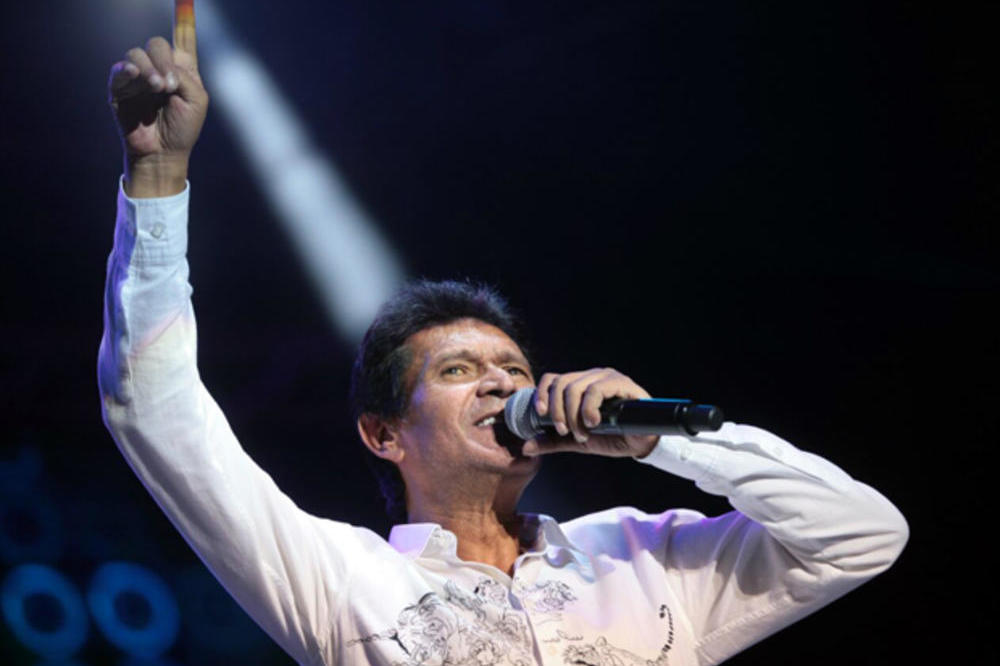 SINAN SE RASPLAKAO PRED 12.000 LJUDI! Evo ko je sve došao na folk koncert godine i zašto su svi blenuli u Severinu! (FOTO) (VIDEO)