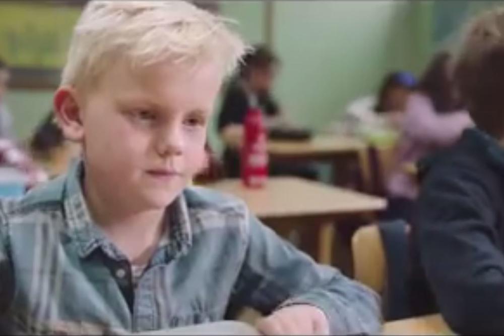 Ovaj video o gladnom dečaku za dva dana pogledalo je 38 miliona ljudi! (VIDEO)