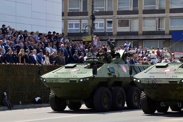 SPEKTAKULARNA CEREMONIJA U NIŠU: Svečano obeležen Dan policije! (FOTO)