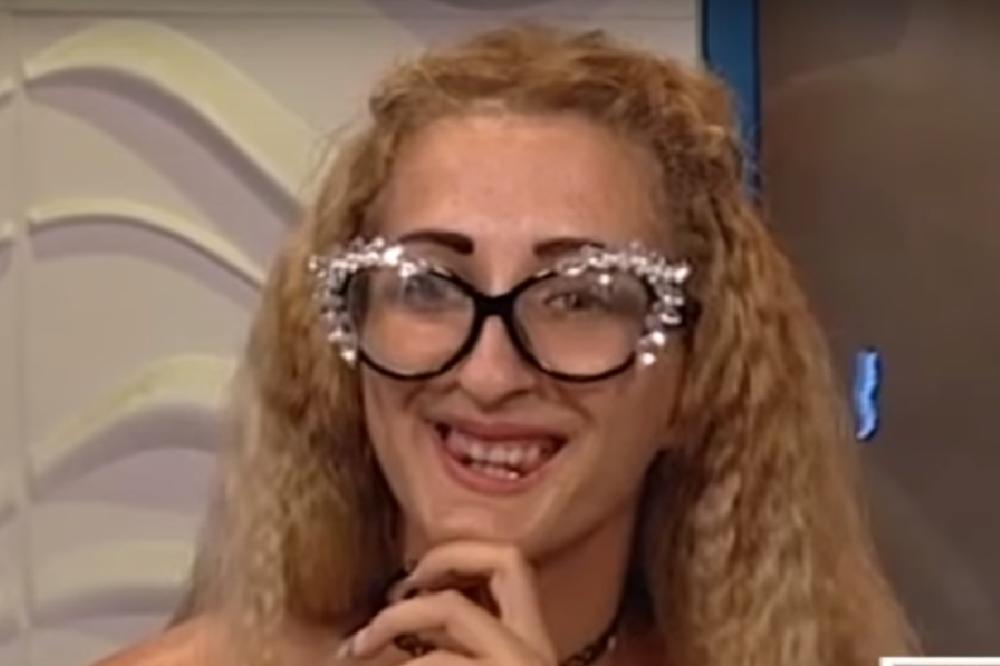 I IDEEEMO! STIŽE NAM NOVA STARLETA: Danijela Lambordžini je potpuni HIT: Vređa koga stigne i baš je briga!