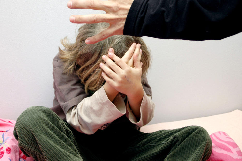 PEDOFIL IZ ŠAPCA KOJI JE ZLOSTAVLJAO DEVOJČICU (5) nasrtao i na drugu decu, a rođaku HVATAO ZA GRUDI!