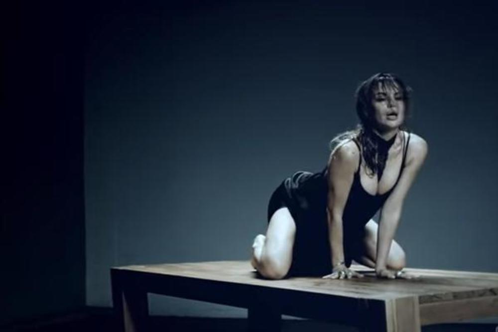 SEVERINA OTIŠLA U TERETANU, A MOMKU "ISPALE OČI" KAD JE UGLEDAO NJENE OGROMNE GRUDI: Nastala HIT Fotka