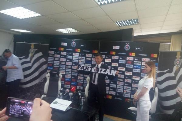 PREPUCAVANJE SA ZVEZDOM I ZRINJSKI: Đukić je dao svoje odgovore na 2 pitanja koja su prilično interesovala Grobare!