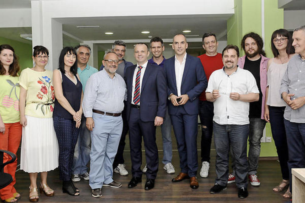 Makedonski Sloboden pečat je simbol slobodnog novinarstva!