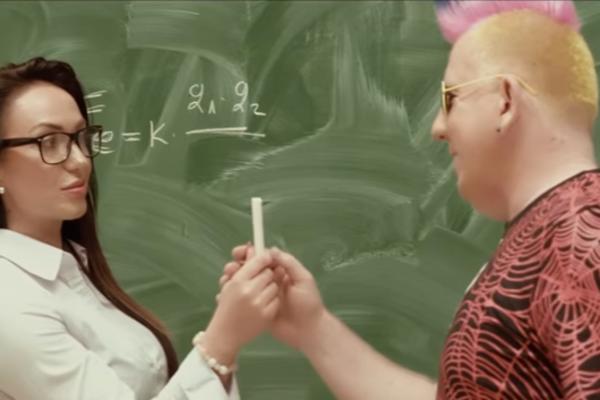 SKANDAL U SMEDEREVU: Provokativni spot Dj Krmka sniman u osnovnoj školi, STATIRAO I ĐAK! (VIDEO)
