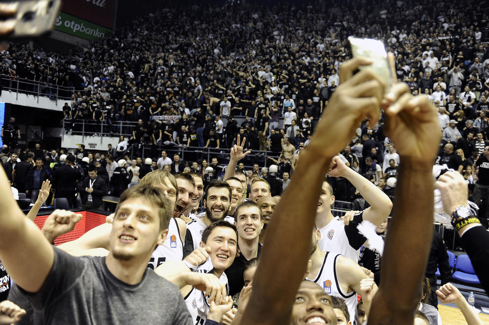 GROBARI USTAJU NA NOGE: Kad  vide ko je podelio motivacioni snimak pred FMP, svi navijači Partizana će uraditi isto! (VIDEO)