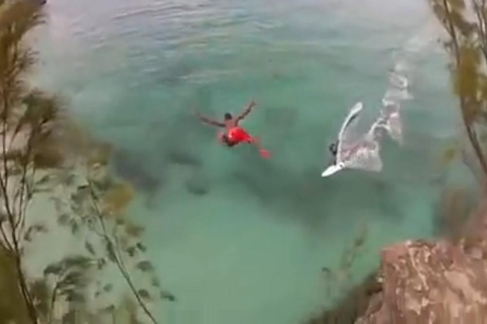 Baškarila na dušeku, a onda ju je vetar odneo 80 kilometara od obale: Devojka dva dana plutala na moru!